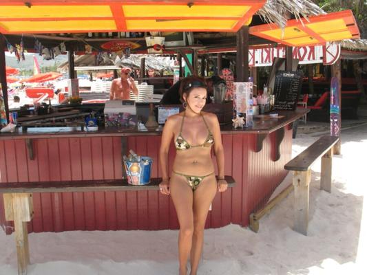 アマチュア ブルネット MILF ビーチ 写真