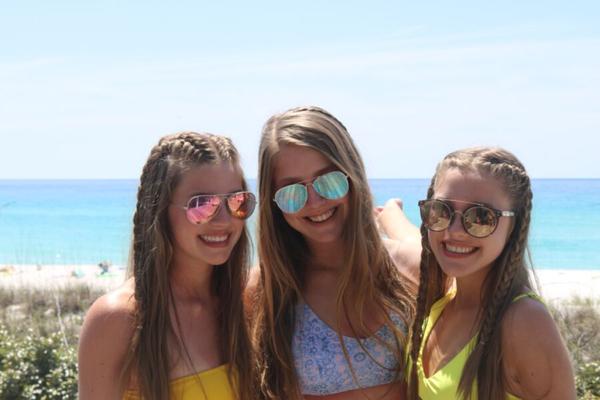 Amelie & Friends at the Beach