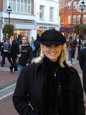 BLONDE  QUEEN