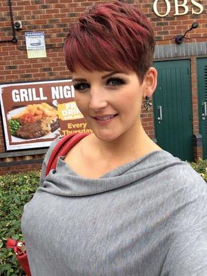 Hannah, une salope britannique aux gros seins