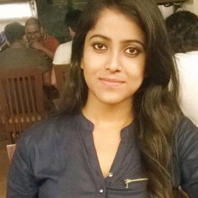 誰がこのセクシーなインド人ビッチとやりたい?????
