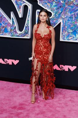 Unhas - Selena Gomez
