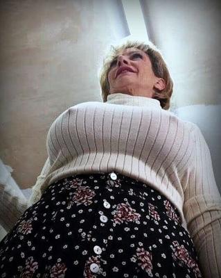 DES DAMES PLUS ÂGÉES QUE JE VOUDRAIS DANS MON LIT N�