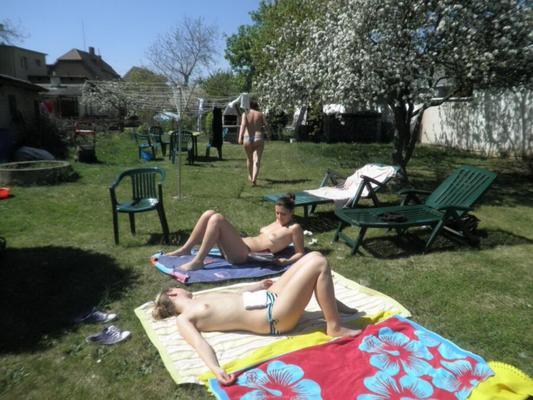 quelques filles en plein air