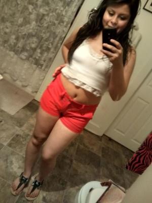 JEUNE LATINE SELFIE SEXY