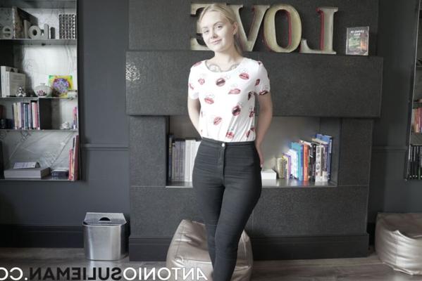 AntonioSuleiman La jeune fille russe perdue, âgée de 18 ans