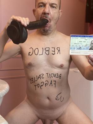 Французский пидор выставлен напоказ