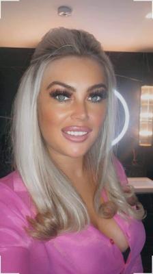 Shauna pikey bimbo scum l'utilise pour jouir et abuser de ses trous