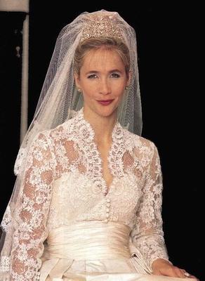 Tania Bryer - MILF inglesa con clase