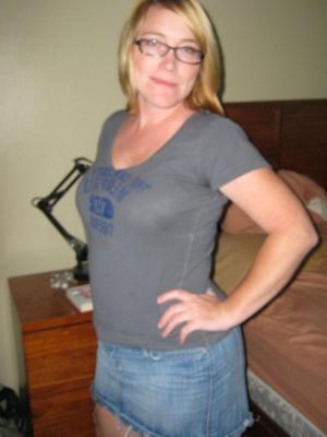 Memphis MILF Melinda - UM Tigers ci-dessus, exhibant son minou ci-dessous