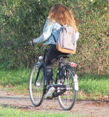 Offener Mädchen-Straßen-Voyeur