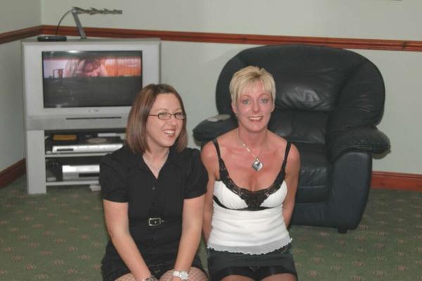 Filles Bukkake britanniques (Jade et Carly)