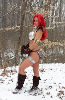 Alisa en tant que Red Sonja Cosplay