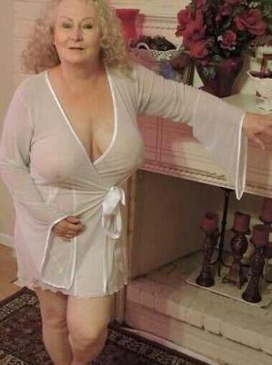 ホットな素人巨乳白髪おばあちゃんの自撮り