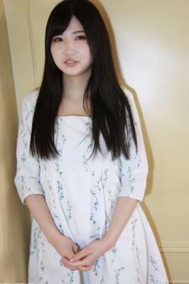 JapanLust ましろゆか - 小柄な日本のティーンがFになるために前屈します