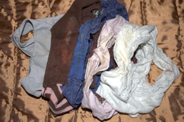 - sale usé mouillé culotte puante culotte dreckig Slips Höschen