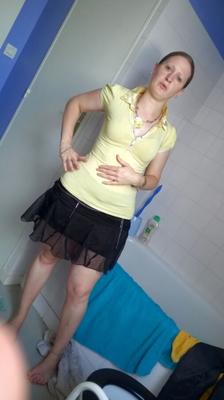 Carloa jovencita gordita de caderas anchas