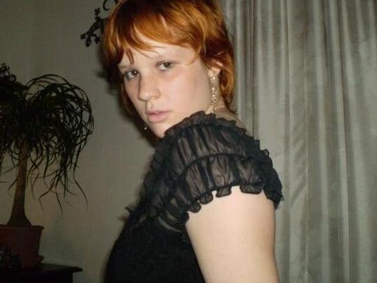 German Gothic Girl likes to expose