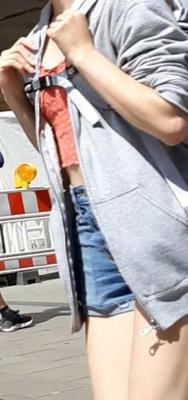 Streetgirls en short