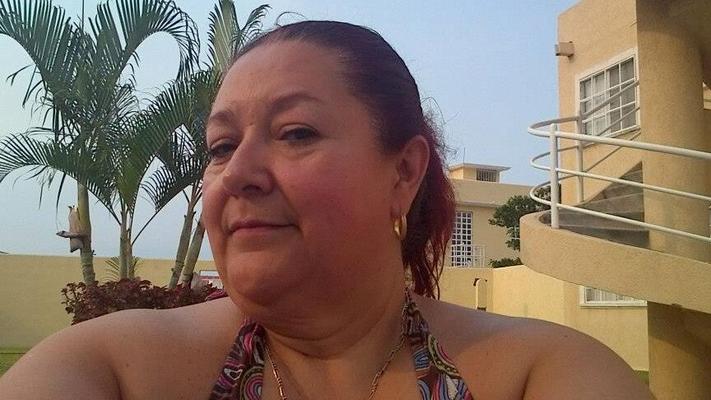 facebook GILF Linda Barrera has a foot fetish