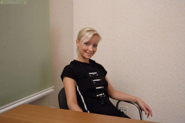 Die russische Schlampe Maya wird anal gefickt