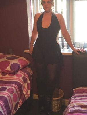 fickbare UK-Escort mit tollen Stiefeln