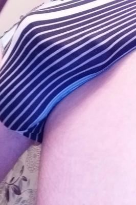 抽象的なパンティーは私のコックにぴったりフィットします