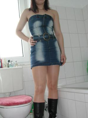 Simone deutsches Teen in Strumpfhosen (Badezimmer)