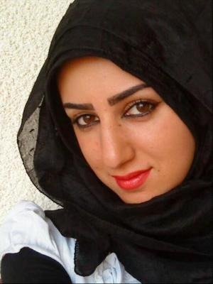 セクシーなヒジャブの女性