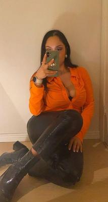 Muslimische MILF mit dicken Titten