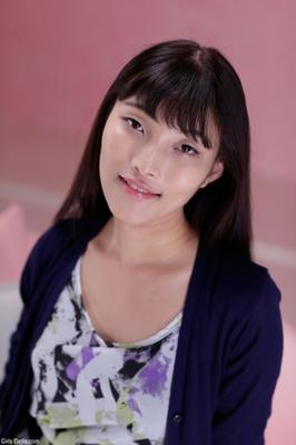 Asiatische Schönheiten - Mikako K - Zum ersten Mal nackt