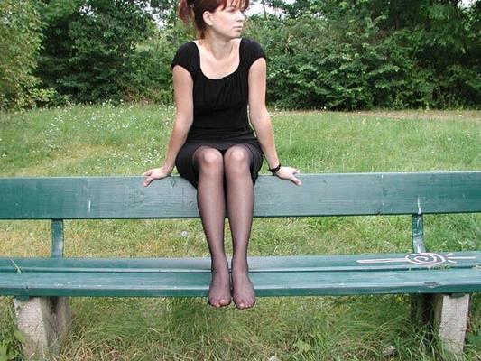 Stefanie, une adolescente allemande en collants (Parkbank)