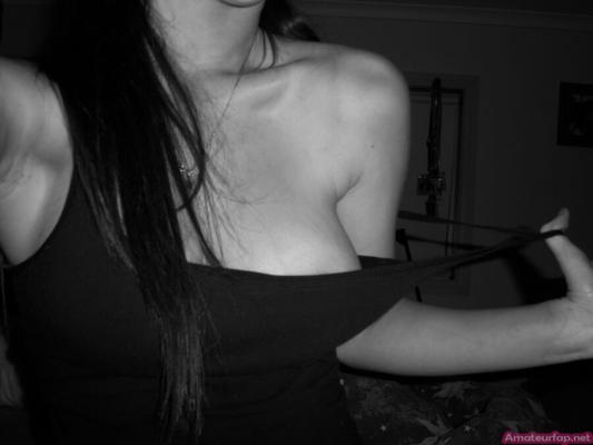 De gros seins et une chatte d'accord, fille parfaite