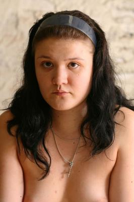 Olga naturelle laisse sa chatte sourire