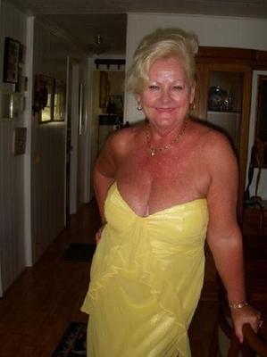 DES DAMES PLUS ÂGÉES QUE JE VOUDRAIS DANS MON LIT N�