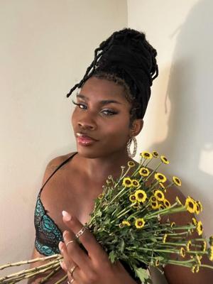 Sweetlifesmith  (Dark-skinned Amateur Tgirl)