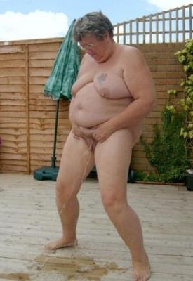 Nudist females peeing