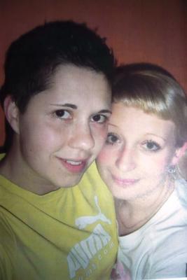 Noir et blanc, blonde et brune..amour lesbien