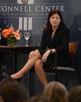 Chatte collante Power Bitch - Kelly Ayotte