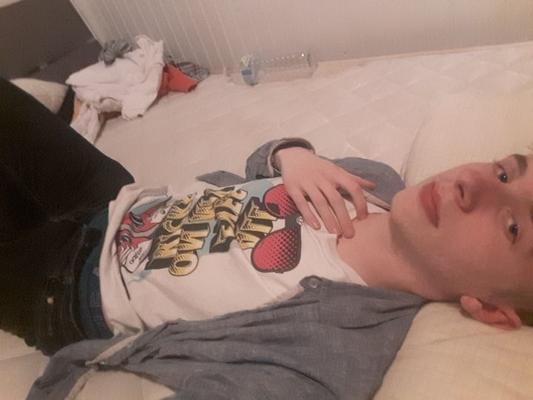 some random pic of me (ments wele)