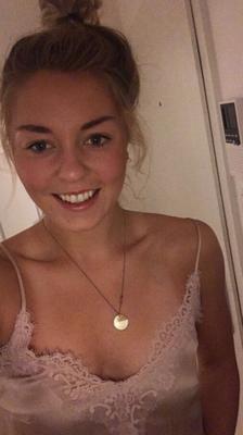 Léonie Tütje d'Aurich nue