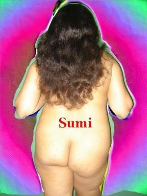 INDIEN - SUMI, FEMME AU FOYER, SPECTACLE DE STYLES DE CHEVEUX NUS ET MÉCHANTS