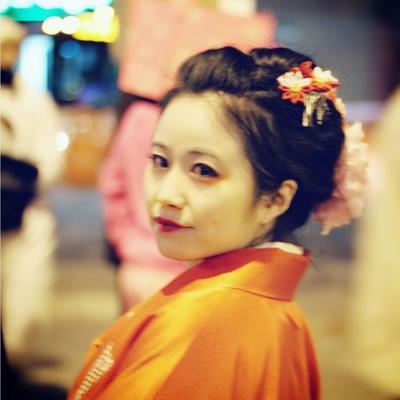 毛むくじゃらのアジアの女が露出