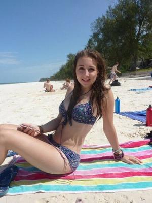 Wer fickt mit mir meine kleine private nachbars Teen Nutte?