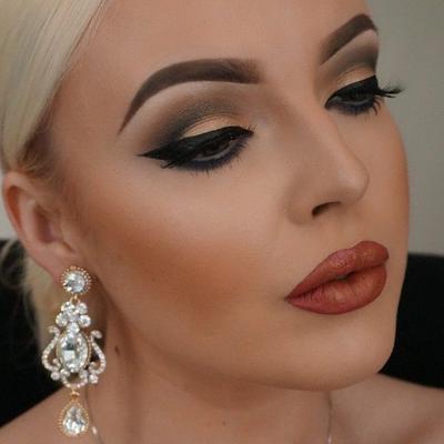 Wunsch nach permanentem starkem Make-Up
