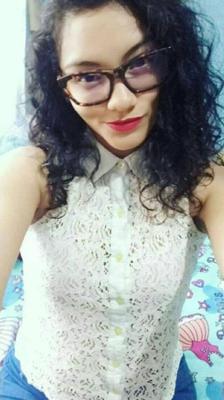 Milf latina con lentes