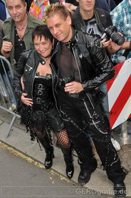 couple fétichiste bisexuel allemand en latex sexy