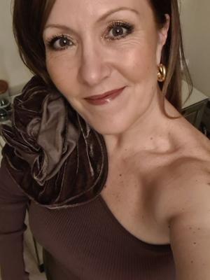 Twitterのセクシーなイギリス人熟女