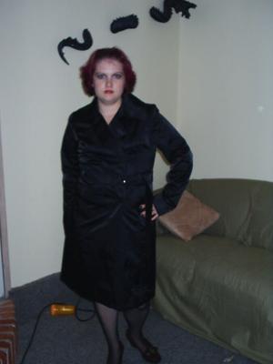 Chubby Crystal en trench-coat Enregistrer et diffuser