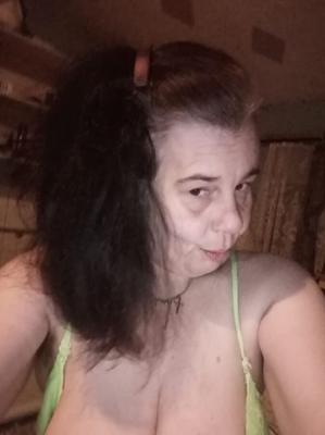 Stefanie, la salope mature allemande de Hambourg, exposée !
